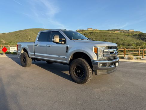 Used 2017 Ford F250 Lariat w/ Lariat Ultimate Package image 6