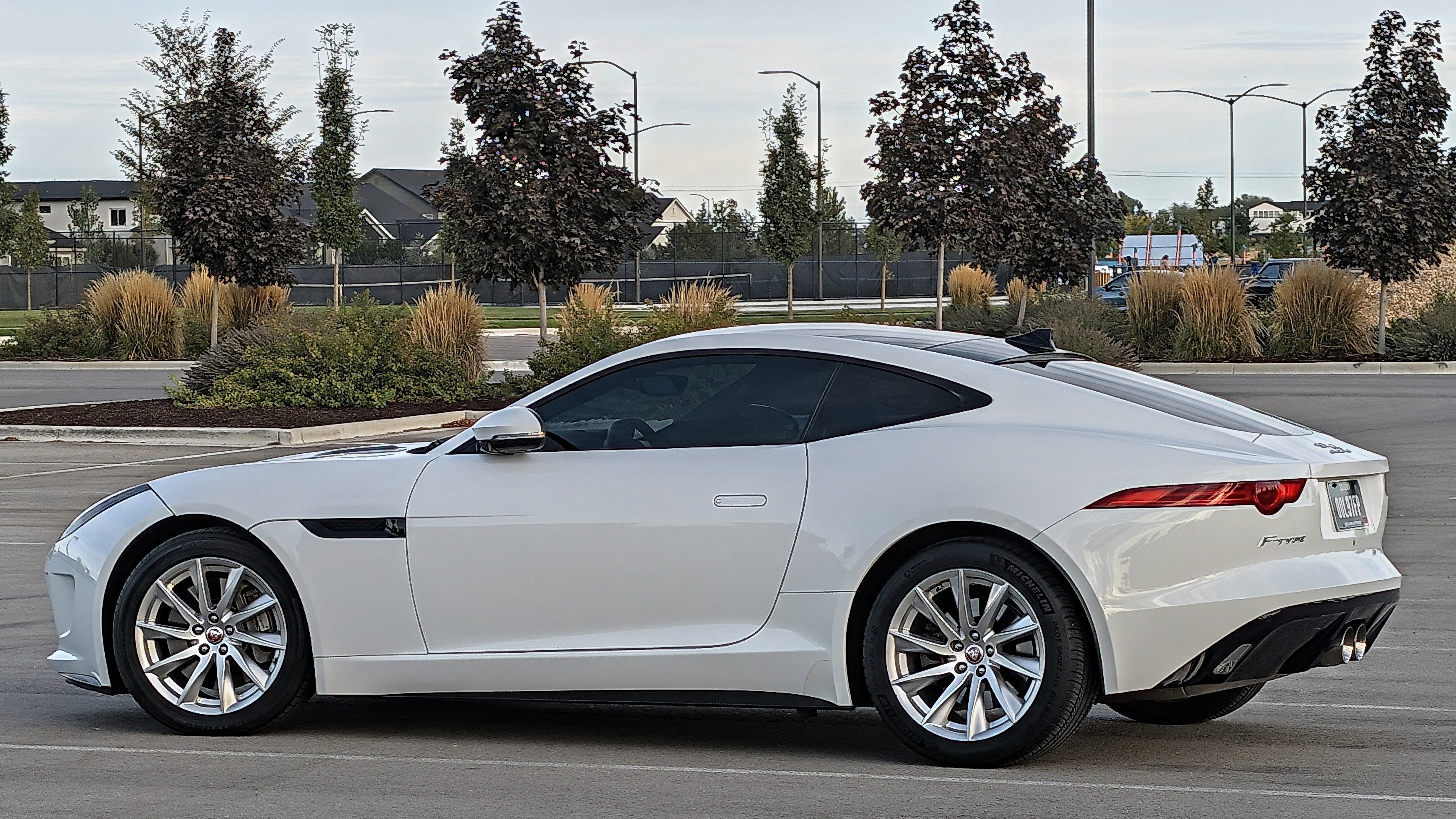 Used 2017 Jaguar F-TYPE Coupe RWD image 12