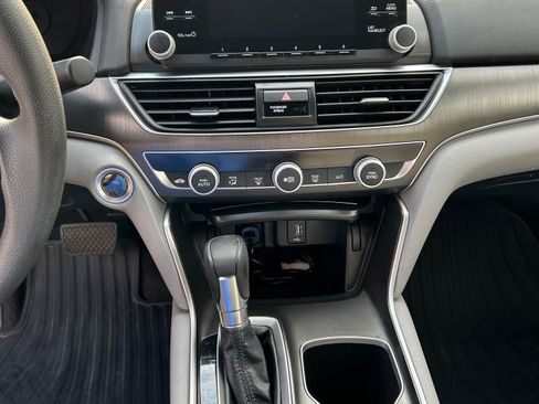 Used 2018 Honda Accord LX image 7