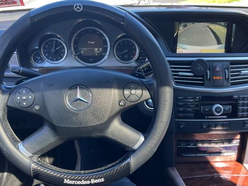 Used 2011 Mercedes-Benz E 350 4MATIC Sedan image 4