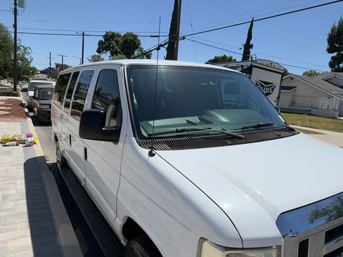 Used 2013 Ford E-150 and Econoline 150 Wagon RWD image 4