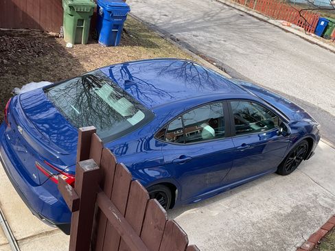 Used 2025 Toyota Camry SE w/ Convenience Package image 1