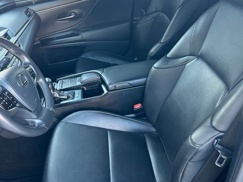 Used 2020 Lexus ES 300h w/ Accessory Package 2 image 19