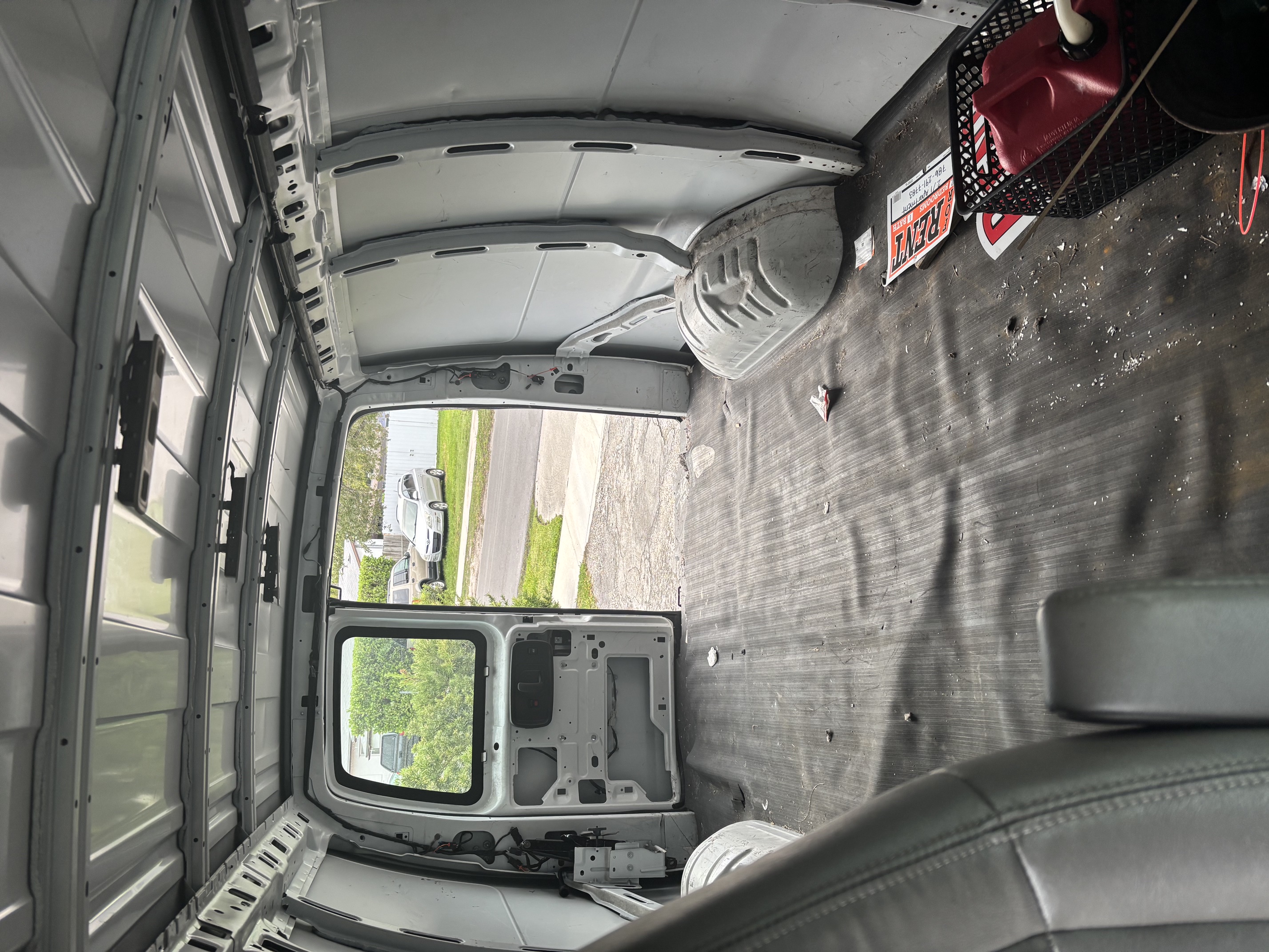 Used 2018 Chevrolet Express 2500 w/ Driver Convenience Package RWD image 5