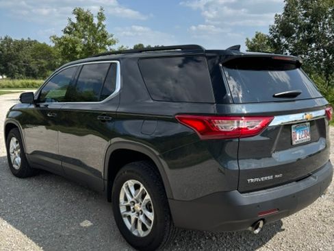 Used 2020 Chevrolet Traverse LT w/ Driver Confidence II Package AWD/4WD image 9