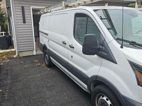 Used 2018 Ford Transit 250 130 Low Roof image 5