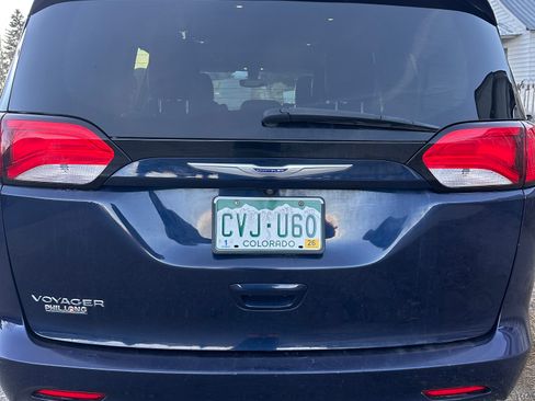 Used 2020 Chrysler Voyager Lxi image 5