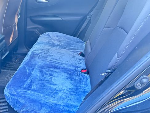 Used 2021 Toyota Venza LE w/ Carpet Mat Package (TMS) AWD/4WD image 10