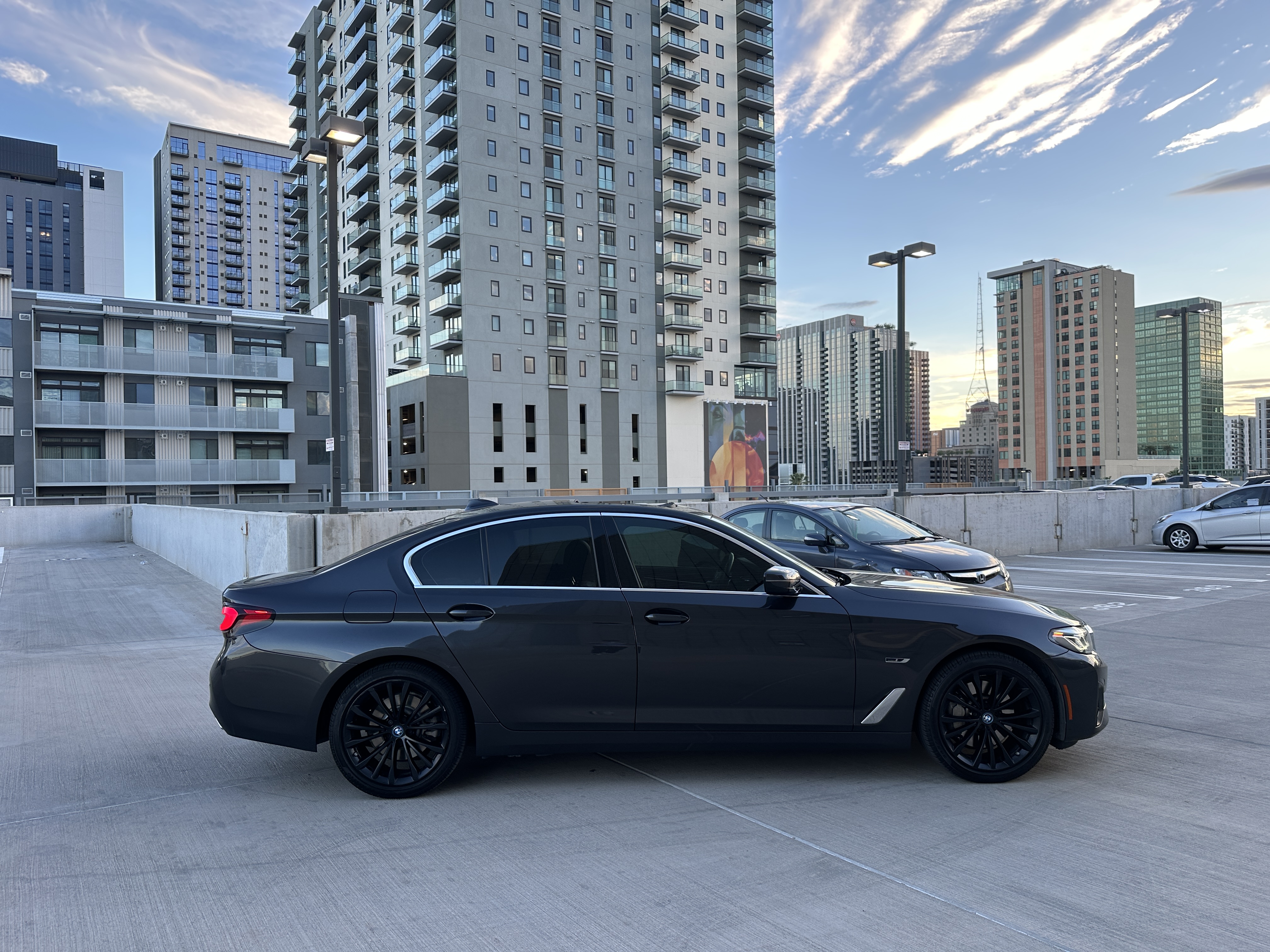 Used 2022 BMW 530e w/ Premium Package RWD image 5