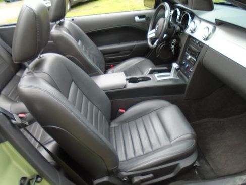 Used 2006 Ford Mustang GT RWD image 12