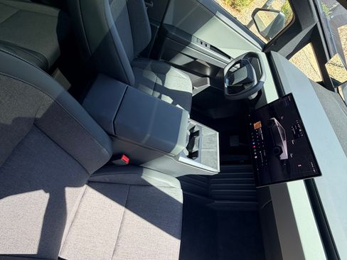 Used 2026 Tesla Cybertruck AWD Crew Cab image 5