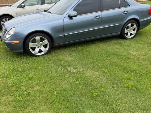 Used 2006 Mercedes-Benz E 500 4MATIC Sedan image 2