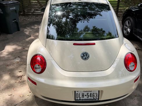 Used 2009 Volkswagen Beetle Coupe FWD image 9