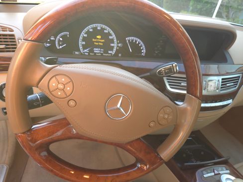 Used 2010 Mercedes-Benz S 550 image 6