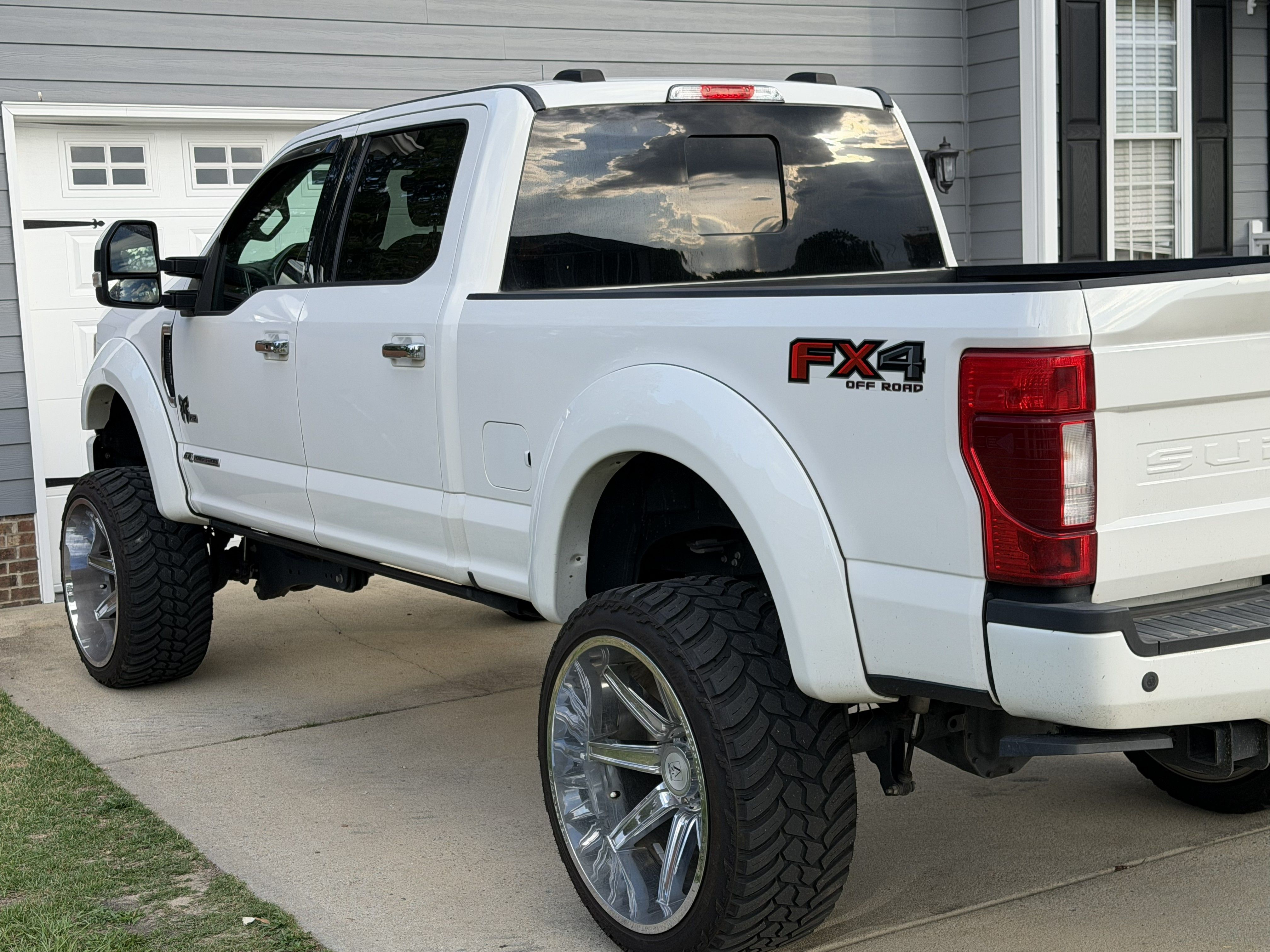 Used 2021 Ford F250 Lariat w/ Lariat Ultimate Package AWD/4WD image 6