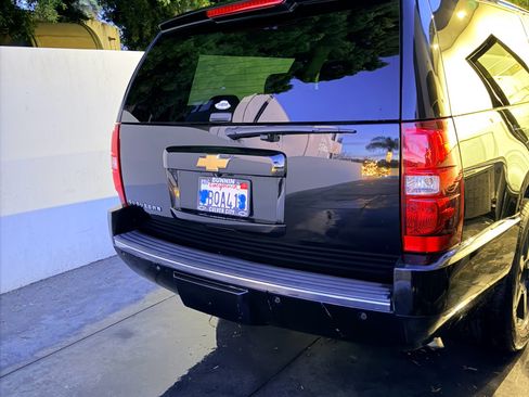 Used 2013 Chevrolet Suburban LTZ image 2