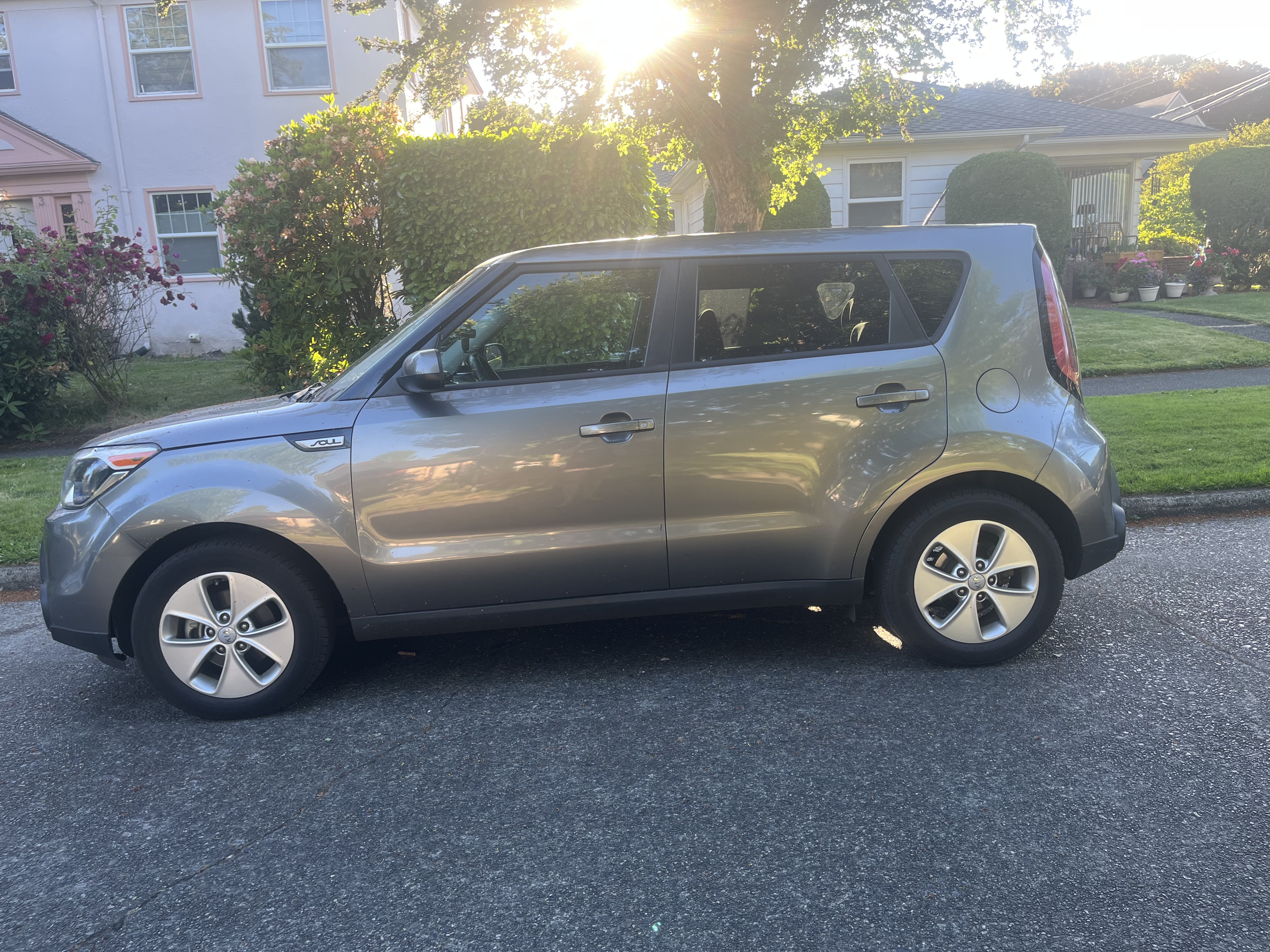 Used 2016 Kia Soul FWD image 1