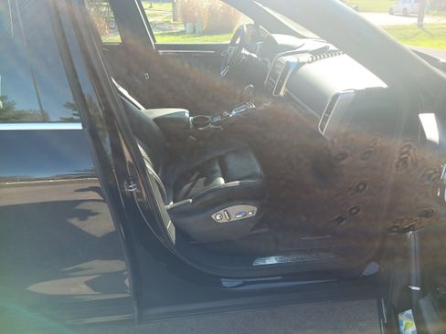 Used 2016 Porsche Cayenne S image 8