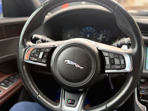 Used 2018 Jaguar XF S image 9