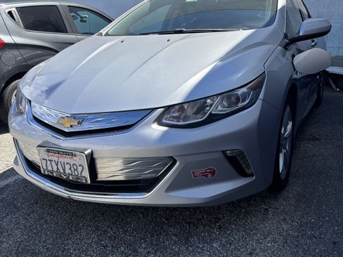 Used 2017 Chevrolet Volt LT image 2
