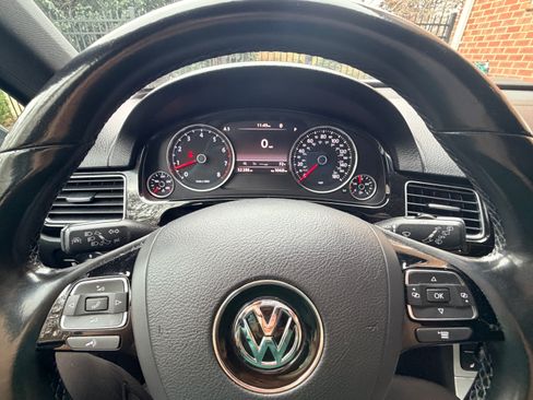 Used 2017 Volkswagen Touareg Wolfsburg Edition image 19