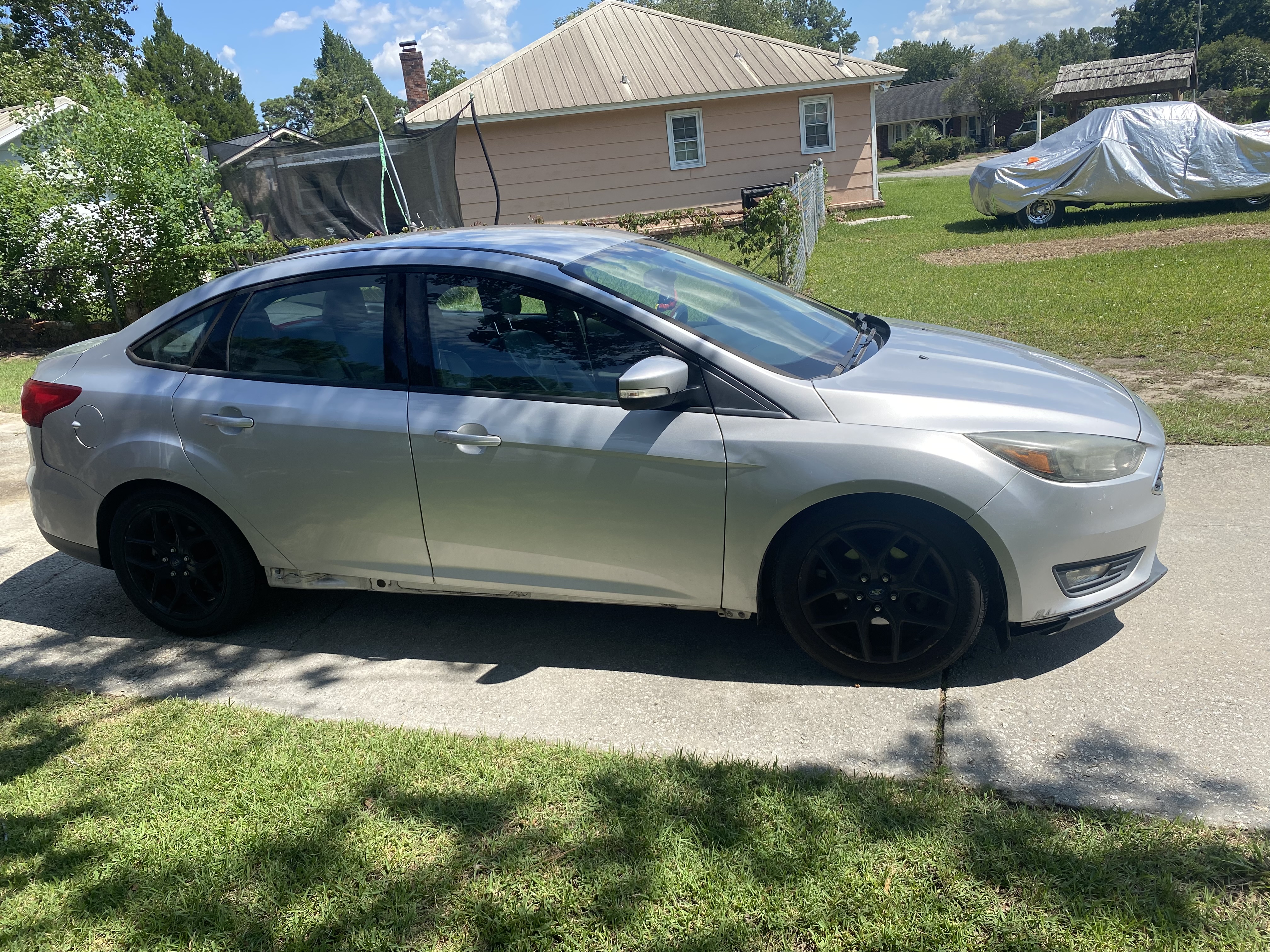Used 2016 Ford Focus SE w/ Equipment Group 201A FWD image 2