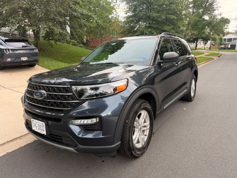 Used 2022 Ford Explorer XLT w/ Equipment Group 202A AWD/4WD image 1