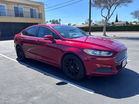 Used 2016 Ford Fusion SE image 4