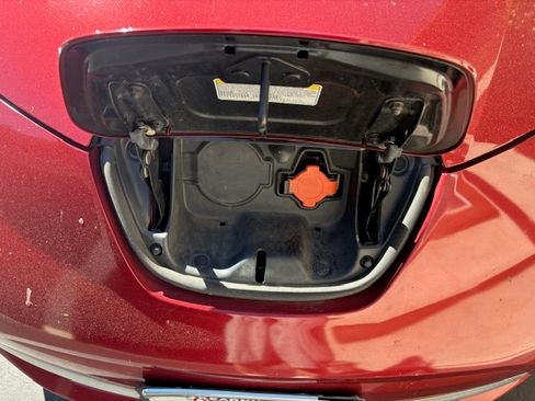 Used 2014 Nissan Leaf S image 17