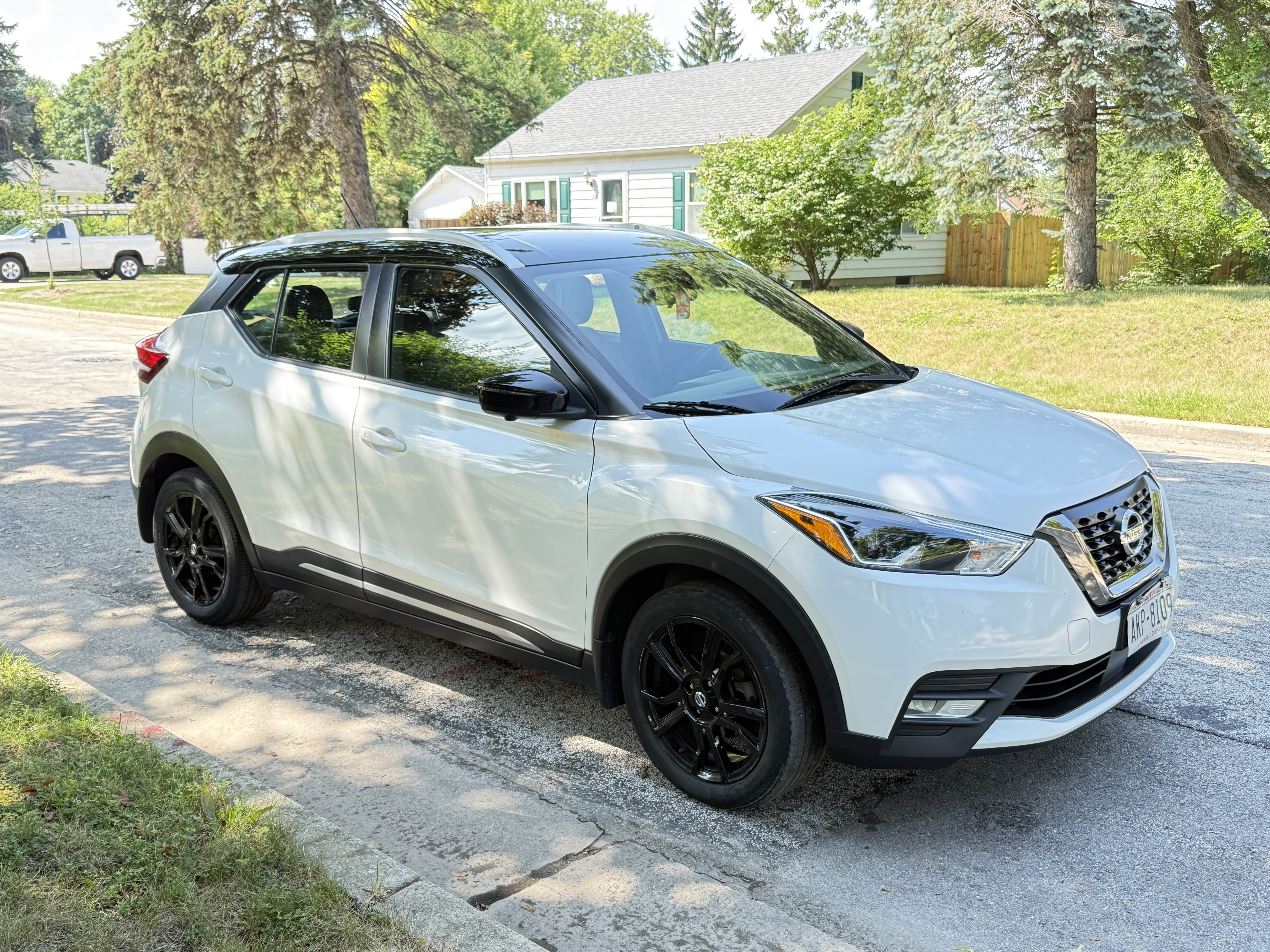 Used 2020 Nissan Kicks SR w/ SR Premium Package FWD image 4