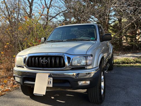 Used 2001 Toyota Tacoma PreRunner image 2