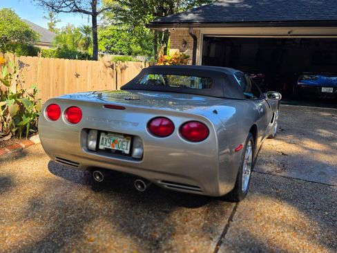 Used 2002 Chevrolet Corvette Convertible w/ Preferred Equipment Group2 image 2