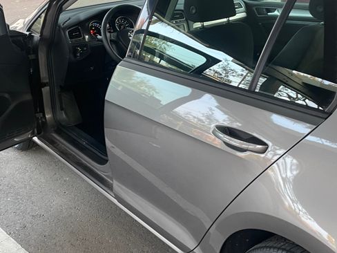 Used 2016 Volkswagen e-Golf SE image 8