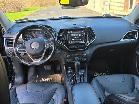 Used 2019 Jeep Cherokee Limited image 10