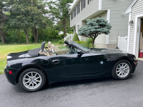 Used 2005 BMW Z4 2.5i image 1