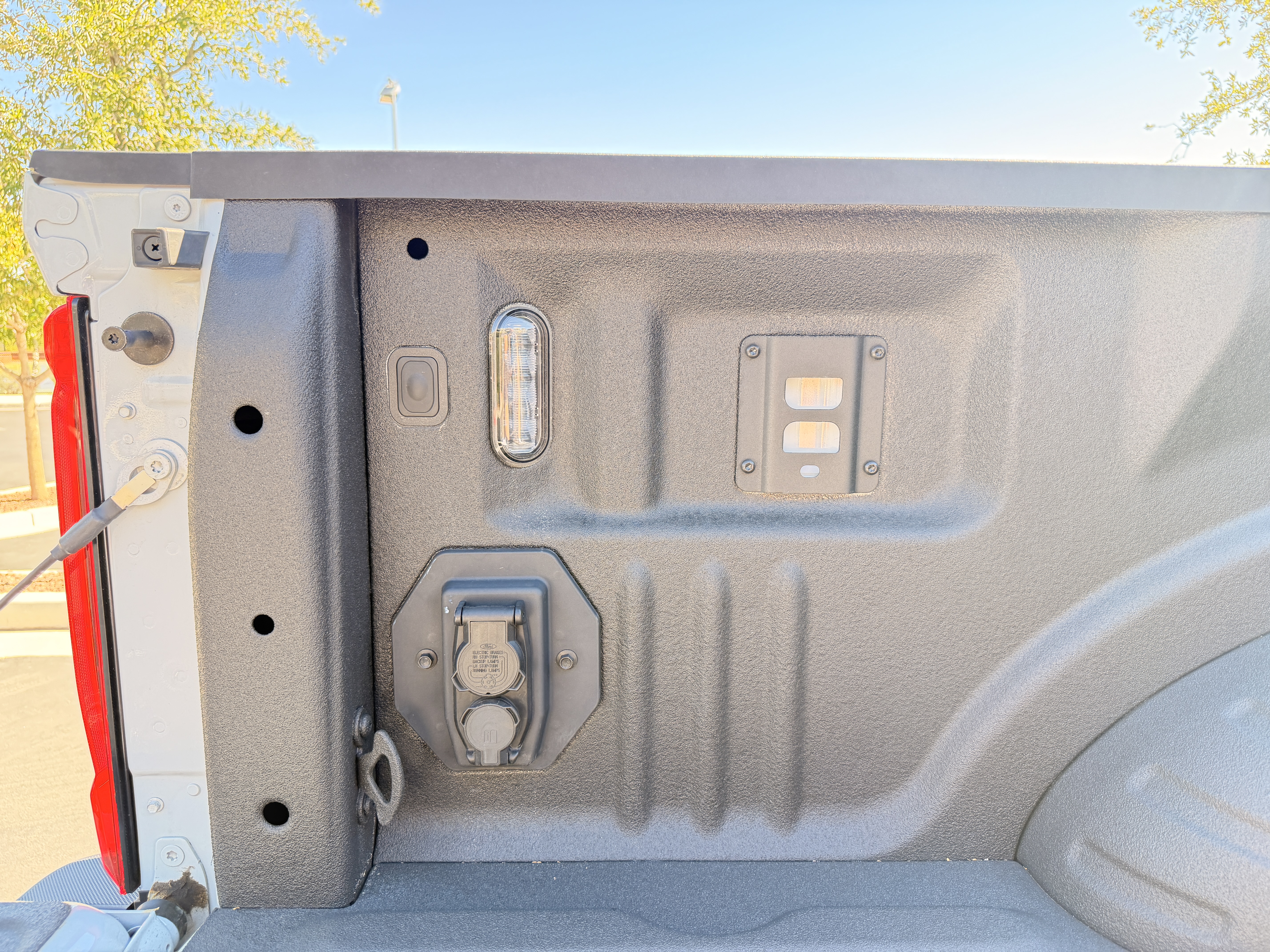 Used 2025 Ford F350 Platinum w/ Tremor Off-Road Package AWD/4WD image 12