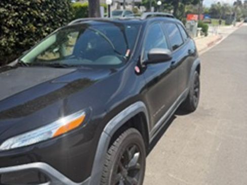 Used 2017 Jeep Cherokee Trailhawk w/ Comfort/Convenience Group AWD/4WD image 10