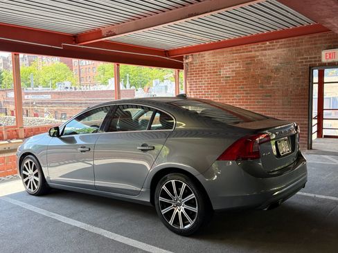 Used 2017 Volvo S60 T5 Inscription Platinum FWD image 5