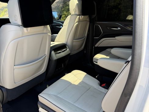 Used 2021 Cadillac Escalade ESV Sport RWD image 16