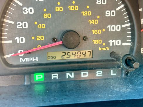 Used 2000 Toyota 4Runner SR5 RWD image 9