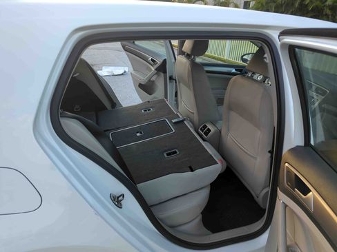 Used 2015 Volkswagen Golf TDI S image 9