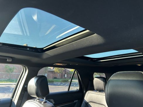 Used 2017 Ford Explorer Limited image 13