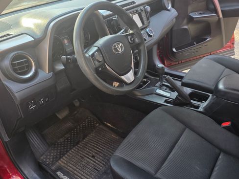 Used 2018 Toyota RAV4 LE image 6