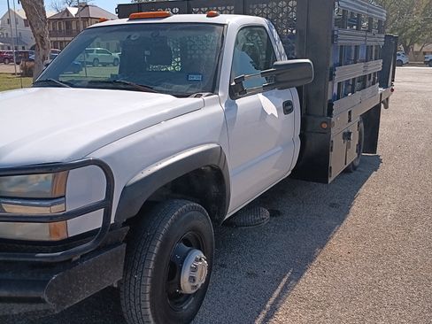 Used 2003 Chevrolet Silverado 3500 2WD Regular Cab image 2