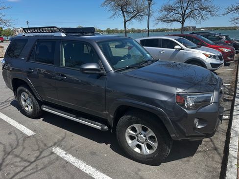 Used 2016 Toyota 4Runner SR5 AWD/4WD image 1