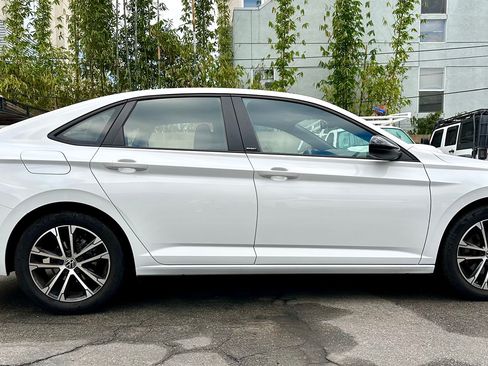 Used 2023 Volkswagen Jetta Sport image 9
