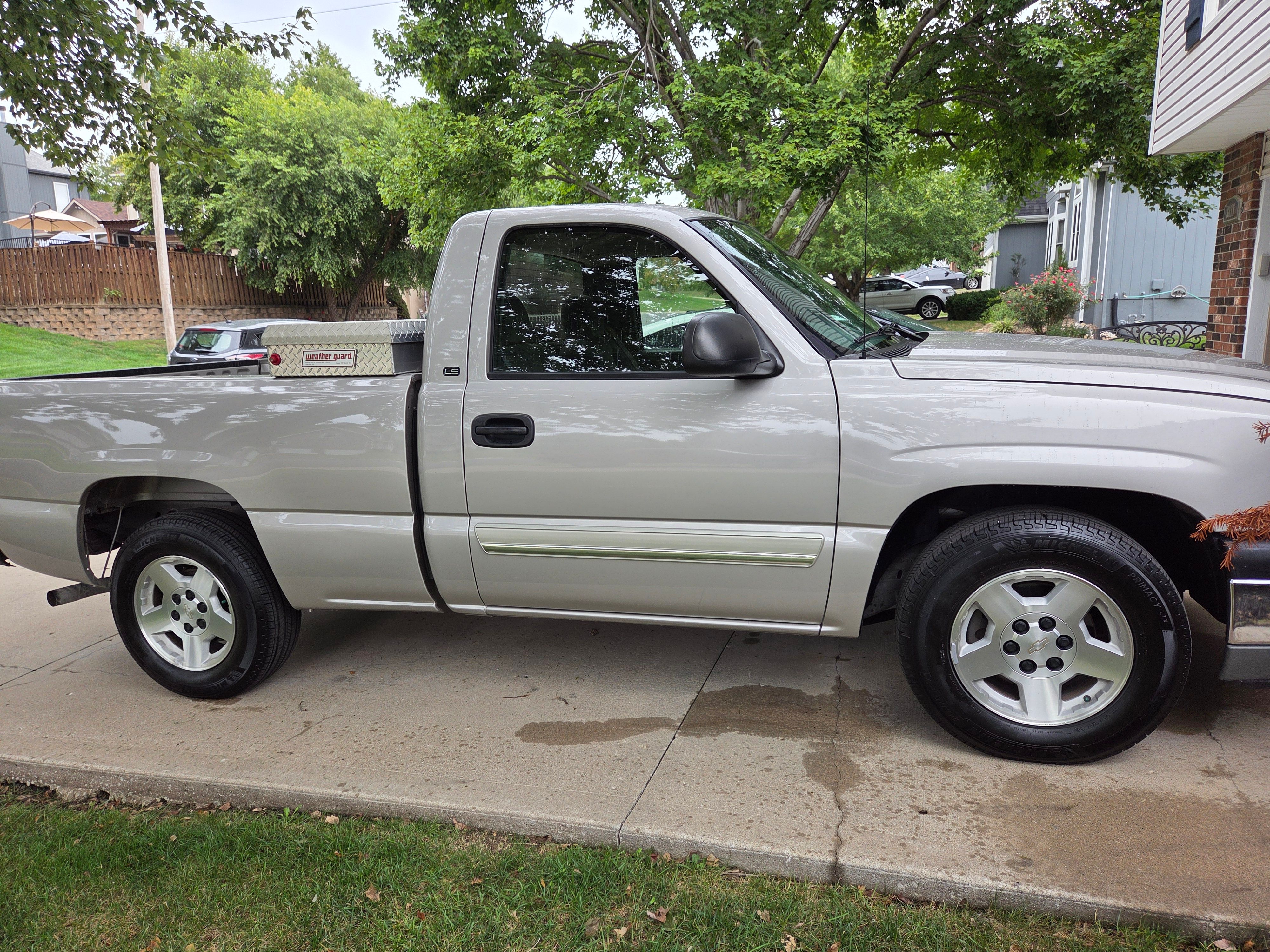 Used 2005 Chevrolet Silverado 1500 LS w/ Light Duty Power Package RWD image 9