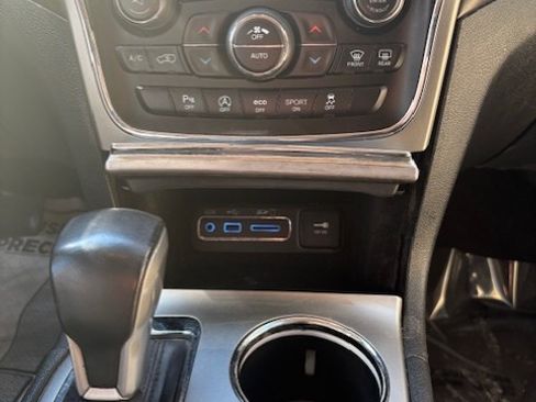 Used 2019 Jeep Grand Cherokee Laredo image 20