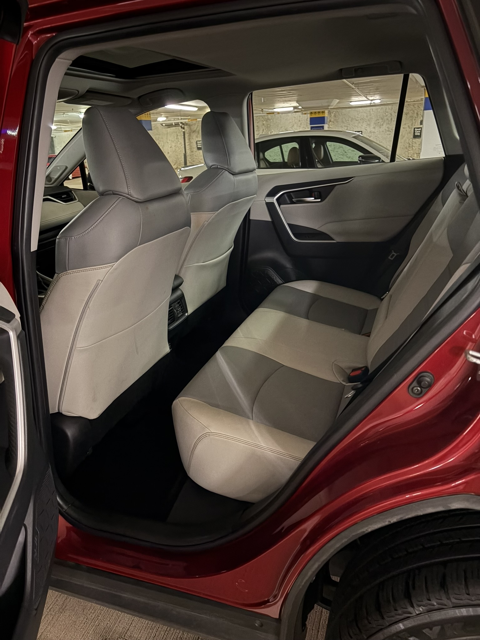 Used 2020 Toyota RAV4 XLE Premium AWD/4WD image 12