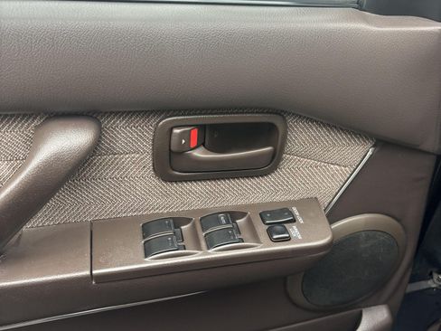 Used 1994 Toyota Land Cruiser Sport Utility 4D image 32